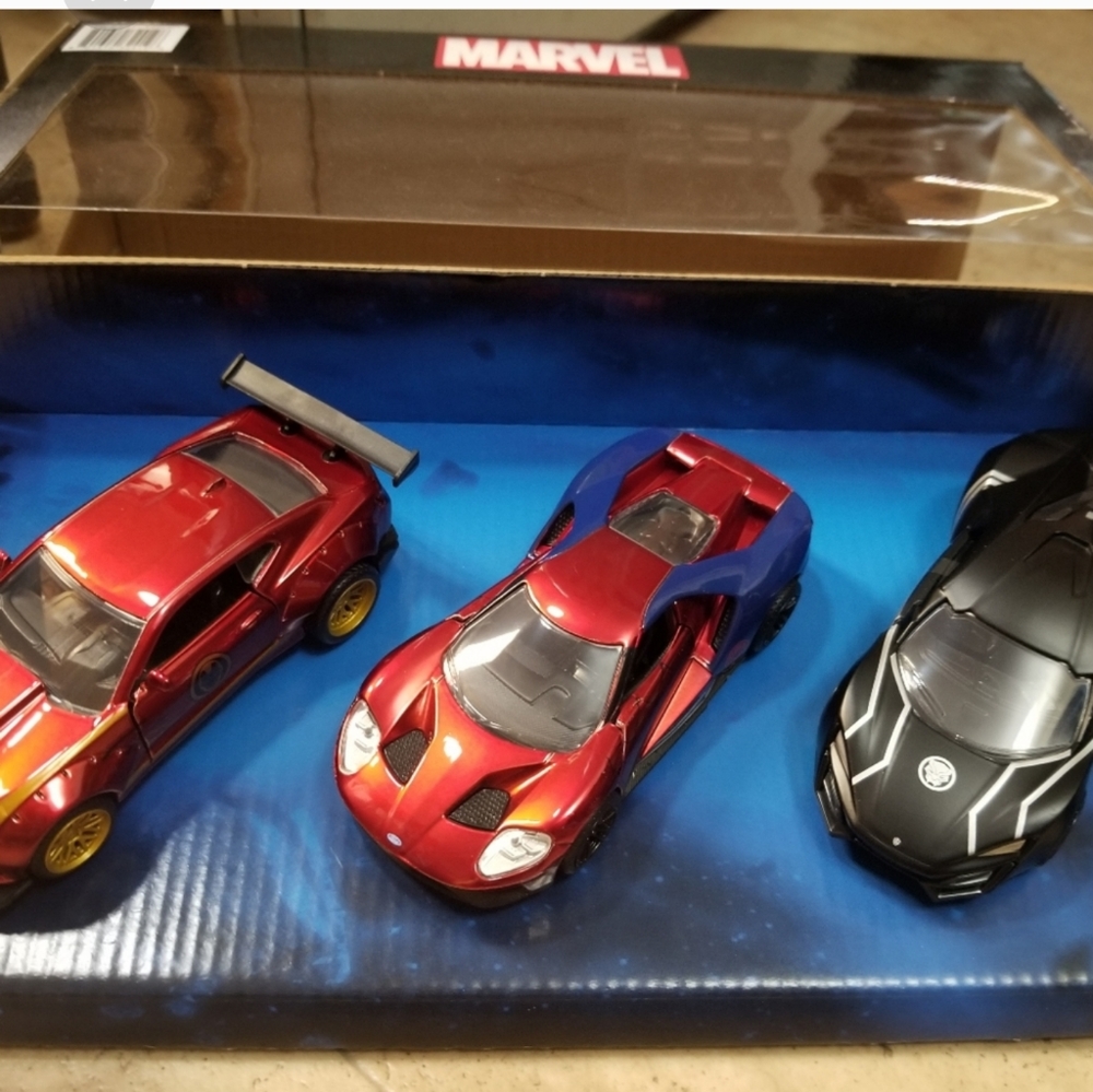 3 pack Marvel die cast. 3"x5" very nice quality - Picture 2 of 5